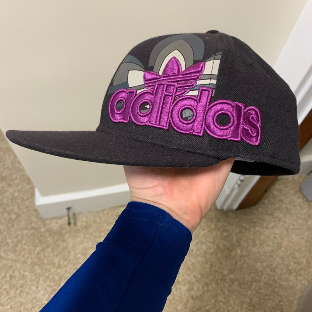 Fitted hat